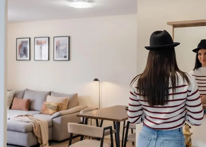 Daire Carmo - Moon *